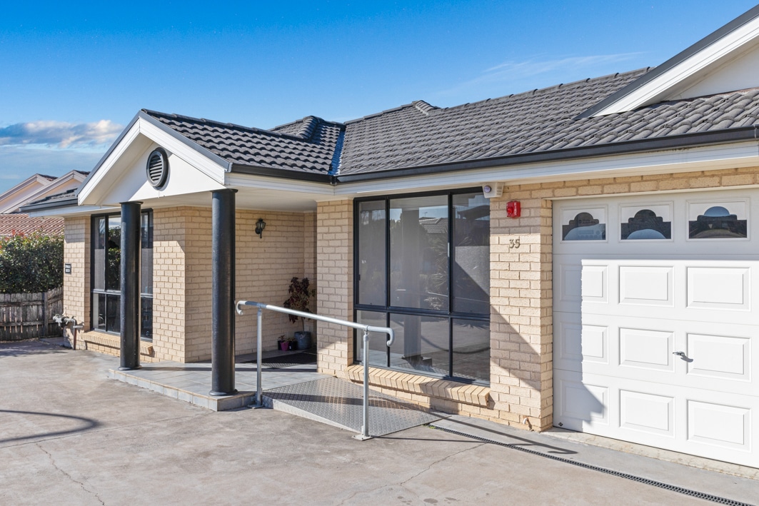 Front entrance of a SIL house in Worrigee with ramp access.